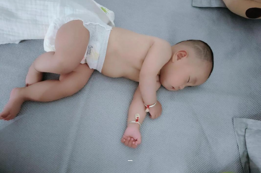 东平怀孕肚子撑的难受